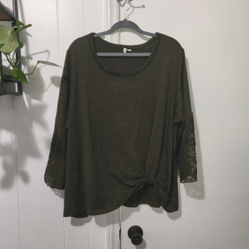 Fabulous olive green top w/lace detail